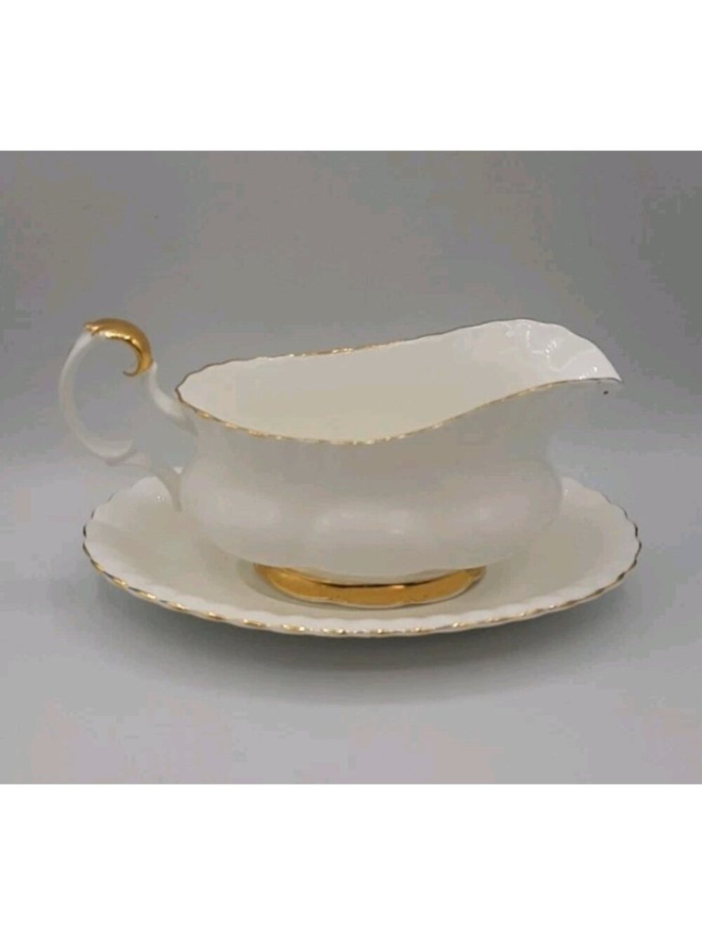 Vintage Royal Albert Gravy Boat Val D'or Fine Bone China Gold Accents England
